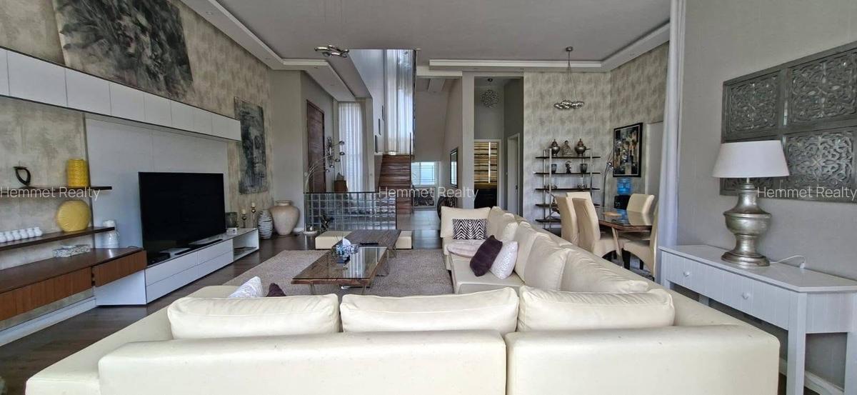 4 Bed Townhouse with En Suite in Spring Valley - 3