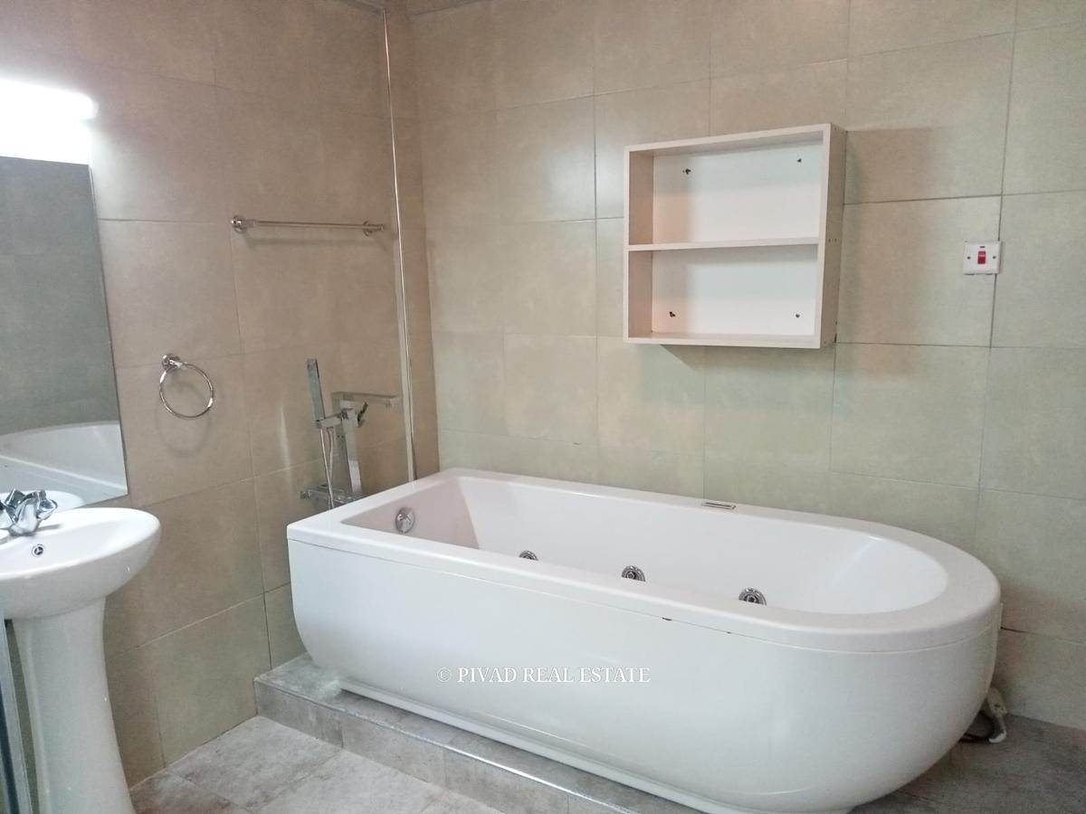 4 Bed House with Swimming Pool in Spring Valley - 9