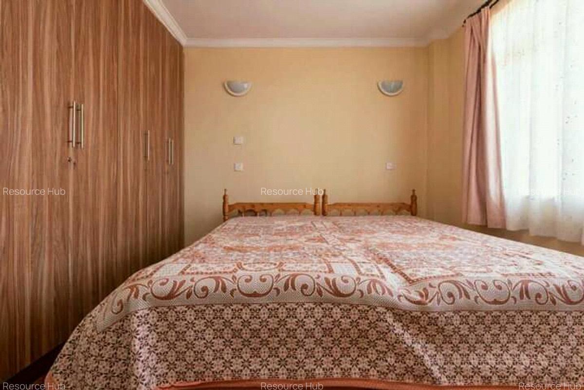 5 Bed Apartment with En Suite at Dennis Pritt - 17