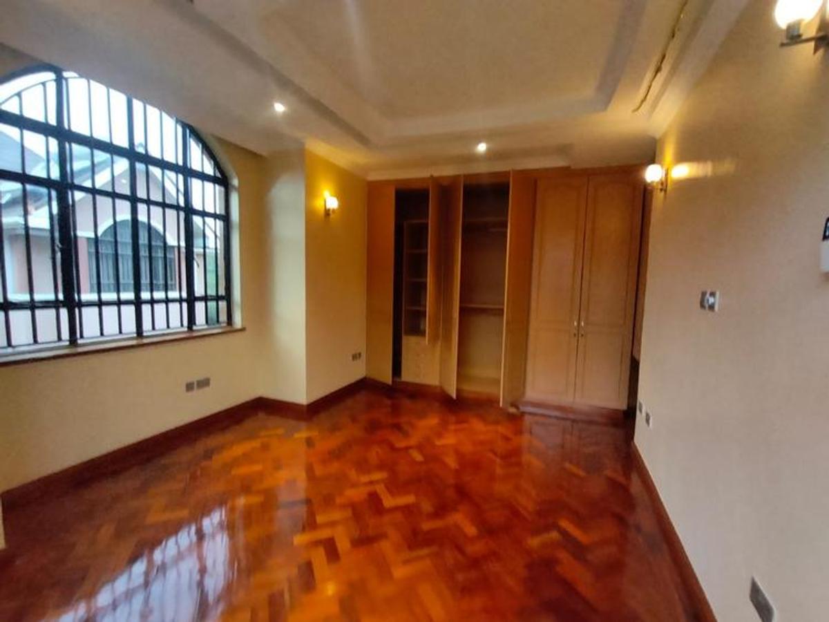 4 Bed Townhouse with En Suite at Lavington - 9