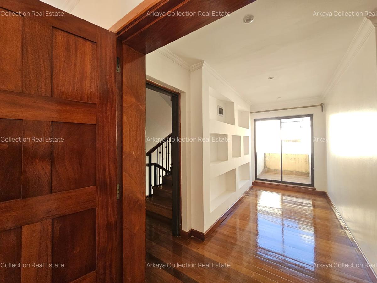 5 Bed Townhouse with En Suite in Lavington - 11