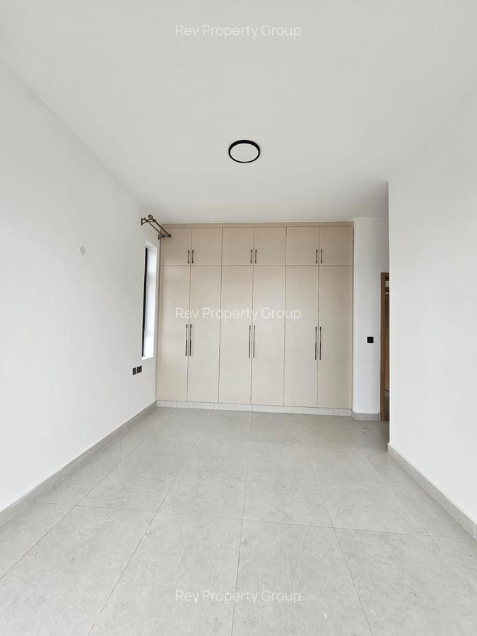 3 Bed Apartment with En Suite in Brookside - 17