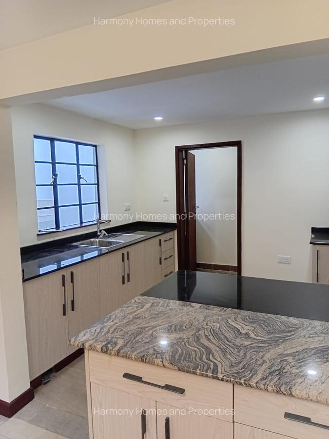 5 Bed Townhouse with En Suite at Parklands - 3