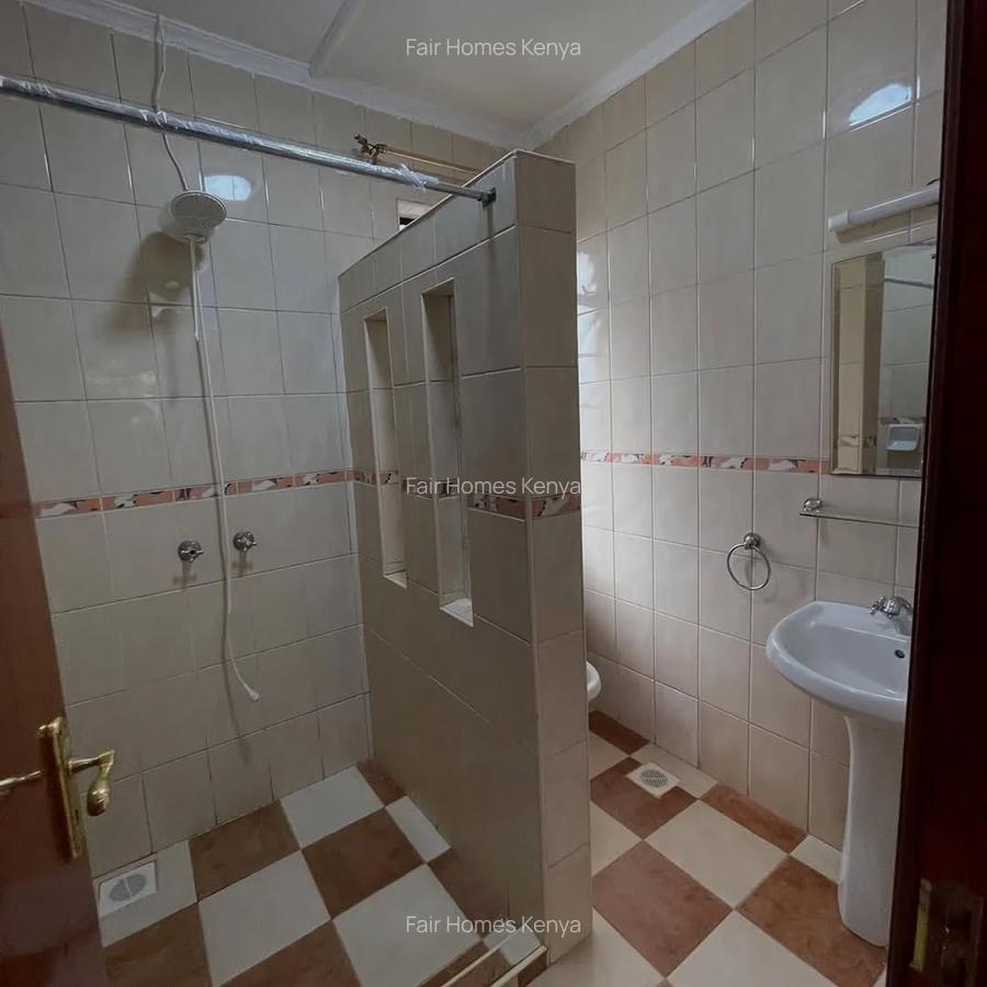 5 Bed Townhouse with En Suite at Lavington Green - 17