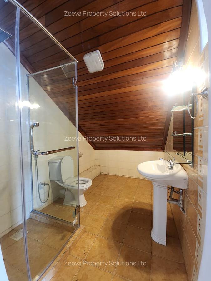 5 Bed House with En Suite in Lavington - 15