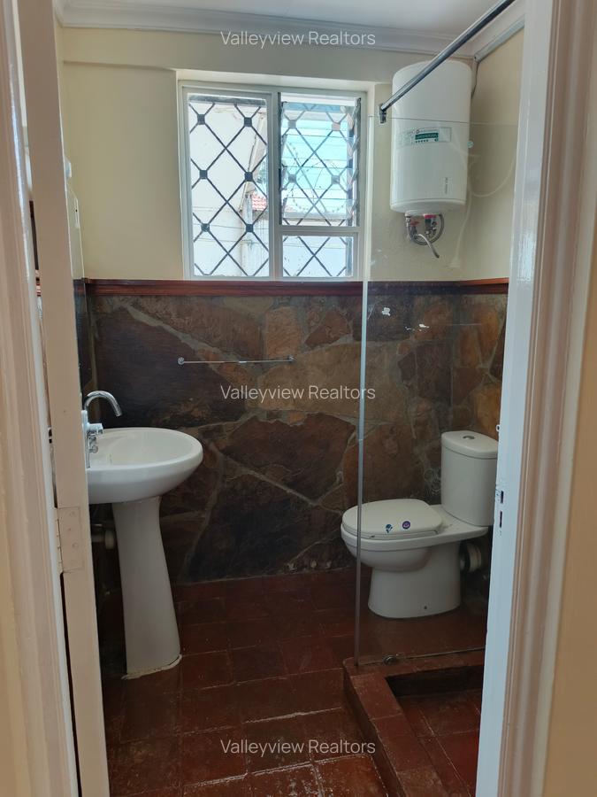 3 Bed Villa with En Suite at Lavington - 8