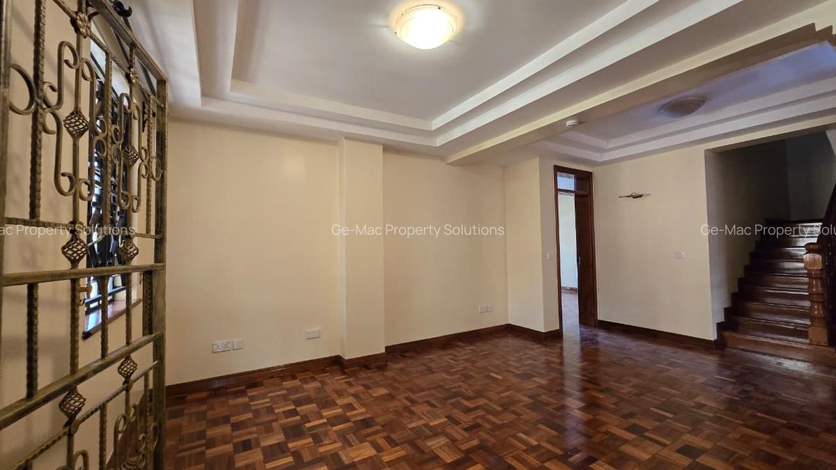 5 Bed House with En Suite in Lavington - 14