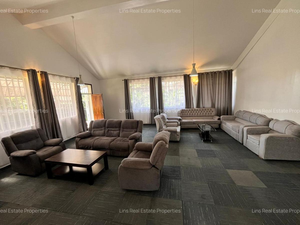 4 Bed House with En Suite in Nyari - 10