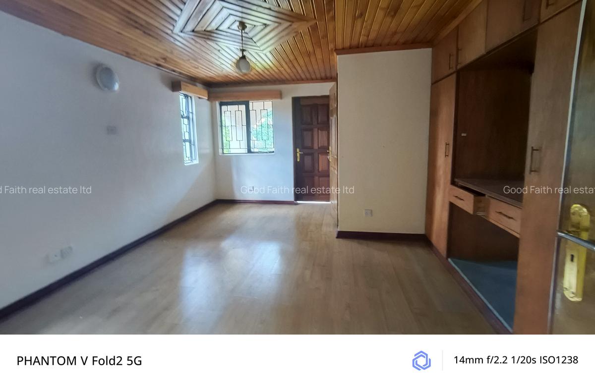 5 Bed House with En Suite in Runda - 15