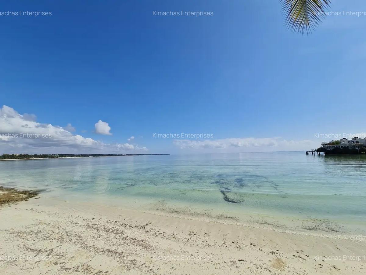 1 Bed Apartment with En Suite at 2Nd Avenue Nyali - 3