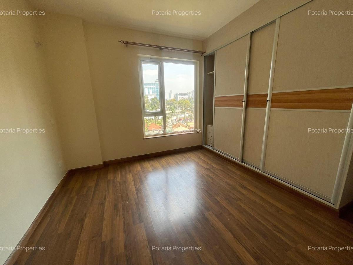 4 Bed Apartment with En Suite in Parklands - 11