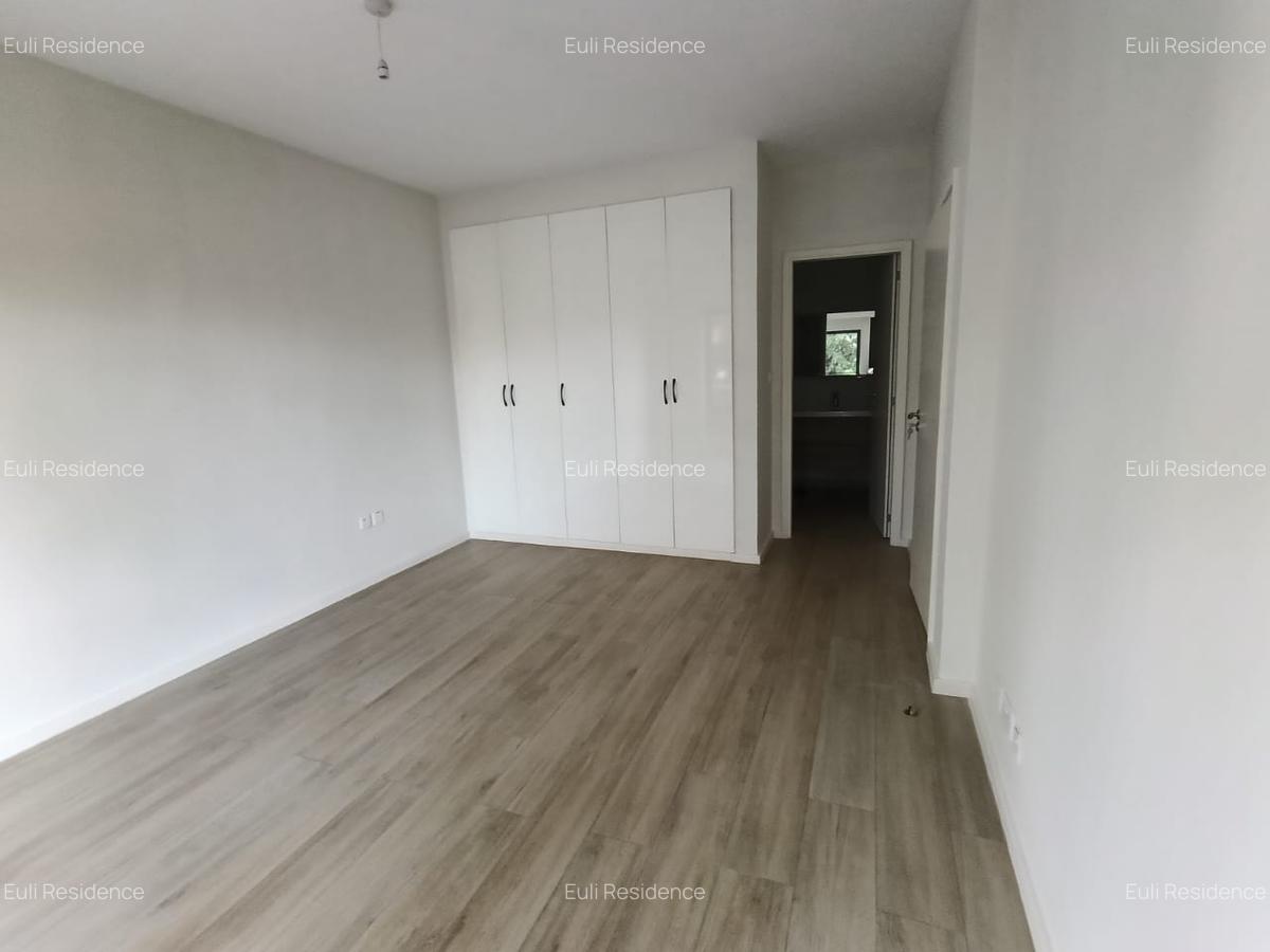 2 Bed Apartment with En Suite at Riverside Drive - 12