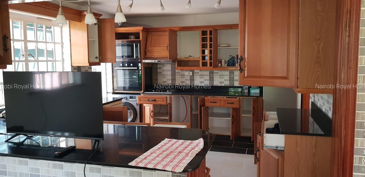 5 Bed Townhouse with En Suite at Gichugu Road - 10