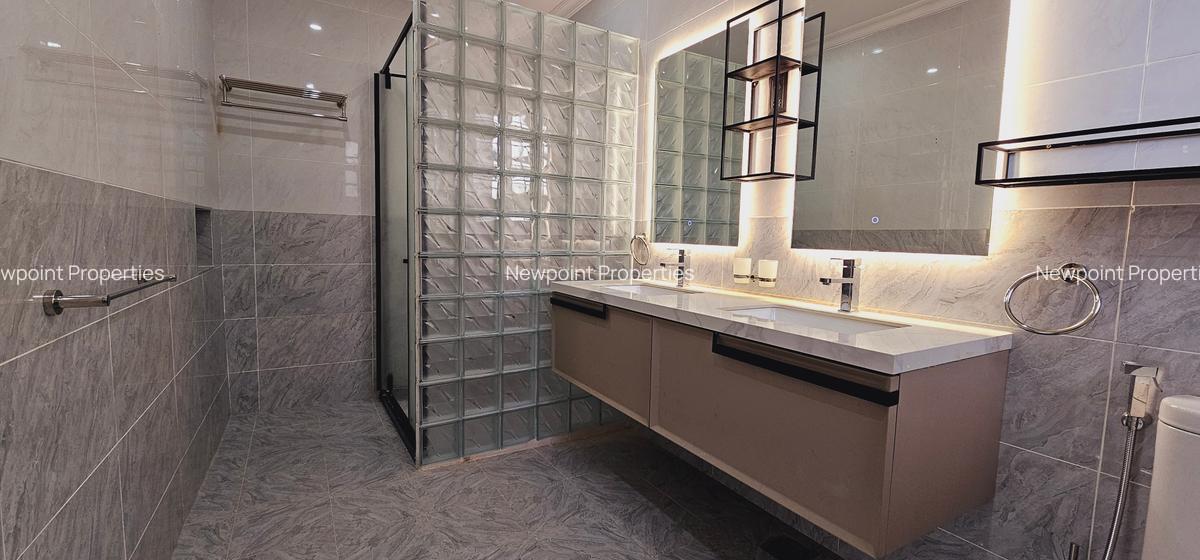 5 Bed House with En Suite in Karen - 4