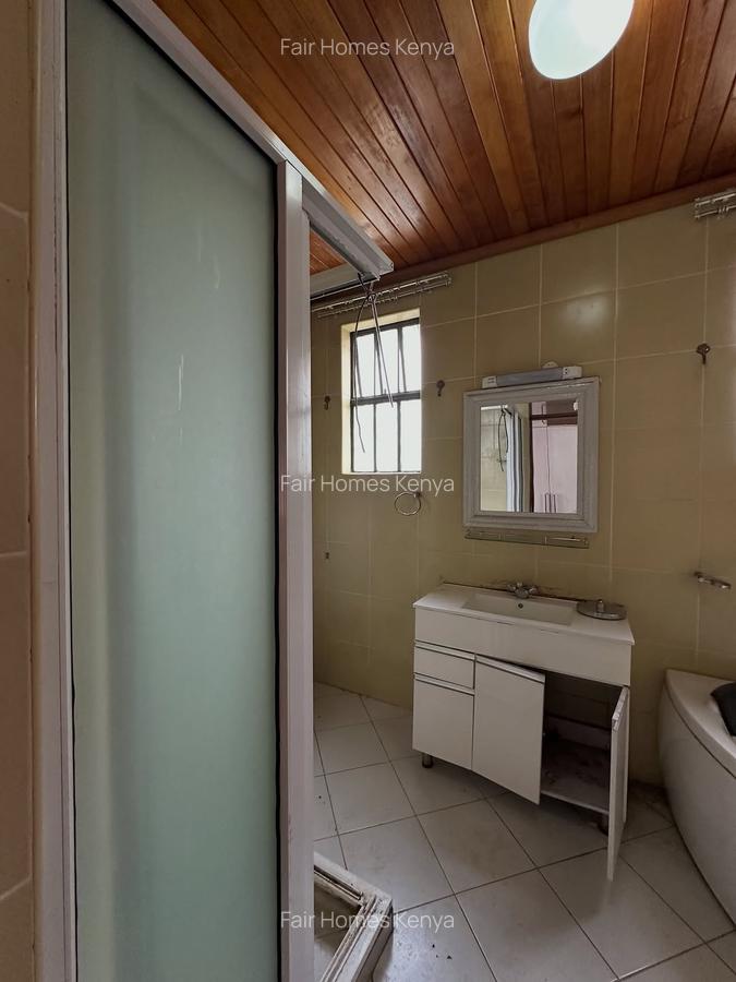 6 Bed Townhouse with En Suite at Othaya Road - 7