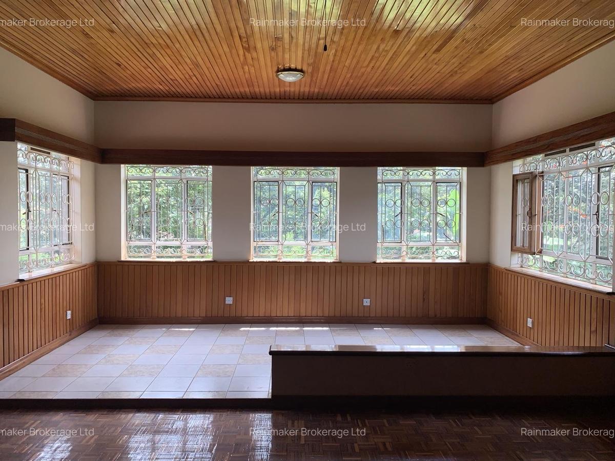 5 Bed House with En Suite in Nyari - 14