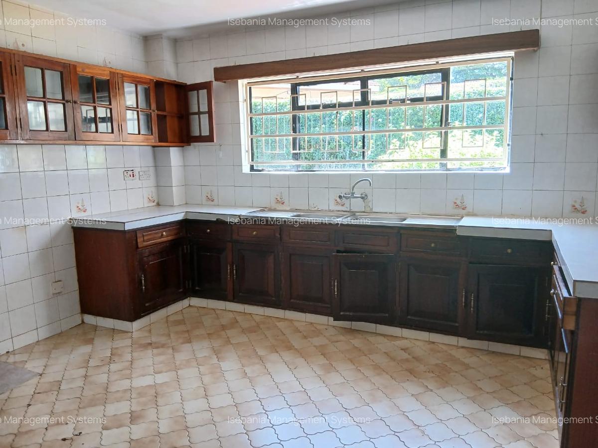 5 Bed House with En Suite at Redhill Road - 5