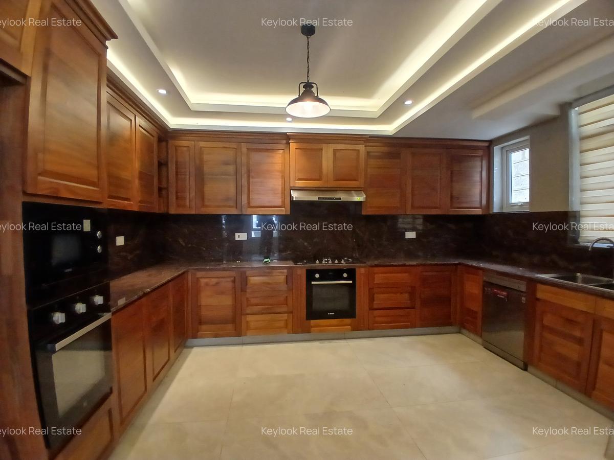 5 Bed Townhouse with En Suite at Lavington Green - 15