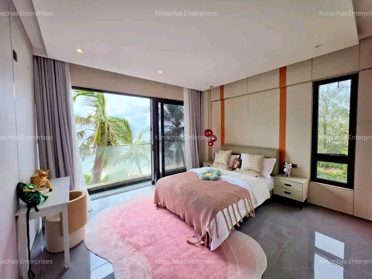 3 Bed Apartment with En Suite at Links Road - 6