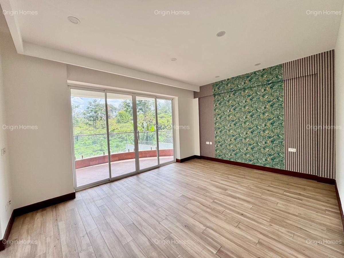 4 Bed Apartment with En Suite at Parklands - 19