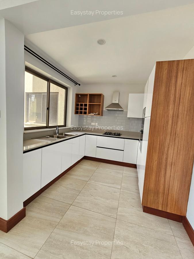 2 Bed Apartment with En Suite in Westlands Area - 3