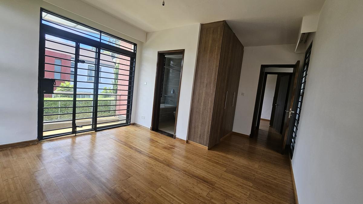 4 Bed House with En Suite in Garden Estate - 8