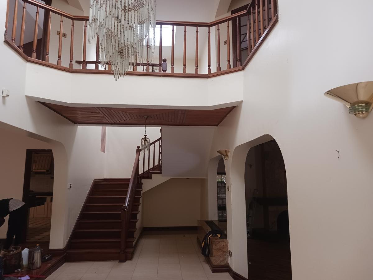 6 Bed Townhouse with En Suite at Lavington - 18