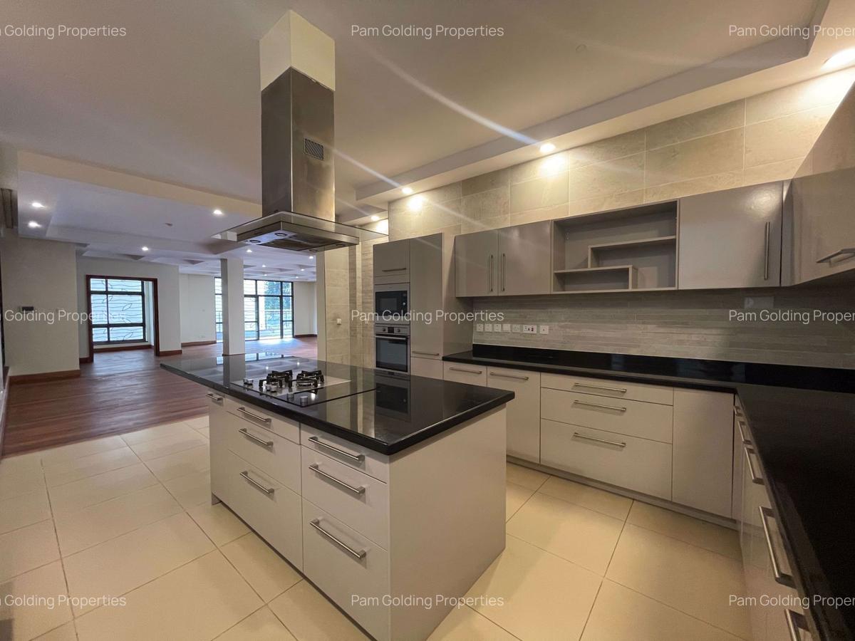 4 Bed Apartment with En Suite in General Mathenge - 1