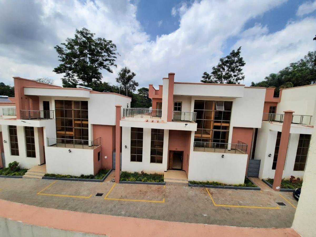 5 Bed Villa with En Suite in Lavington - 1