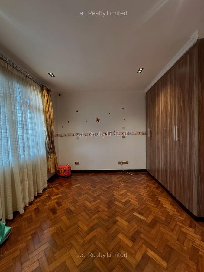 5 Bed Townhouse with En Suite in Kitisuru - 16
