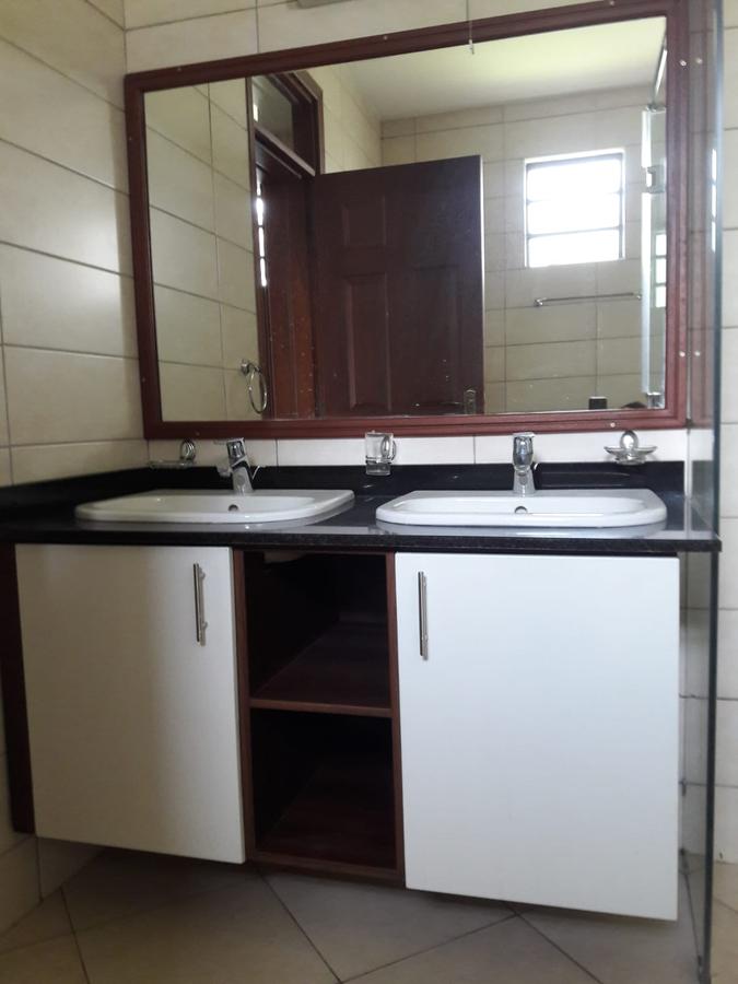 5 Bed Townhouse with En Suite in Kitisuru - 4