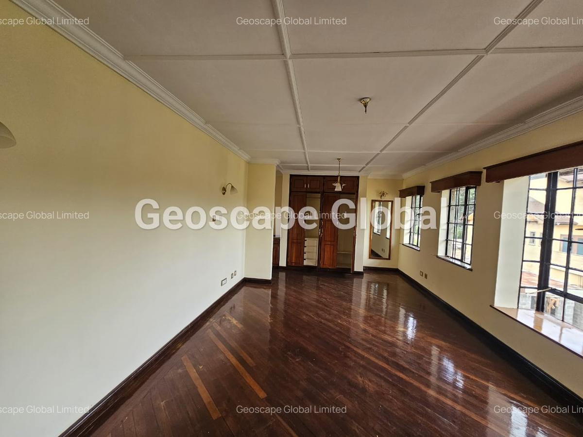 5 Bed Townhouse with En Suite in Spring Valley - 5