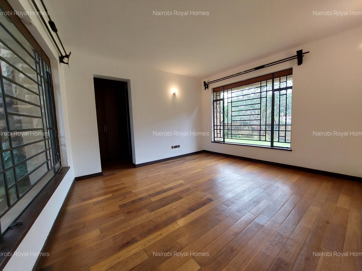 5 Bed House with En Suite at Lake View - 7