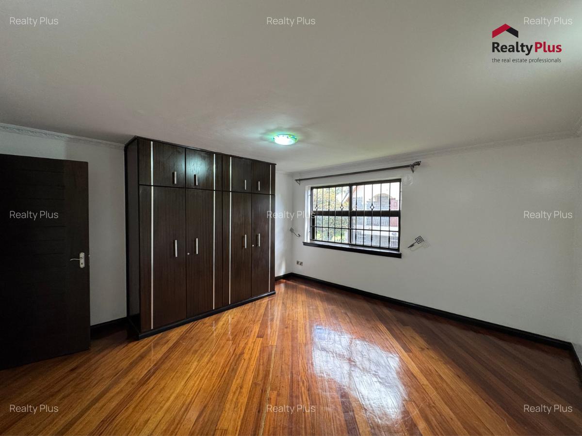 6 Bed Villa with En Suite in Runda - 13