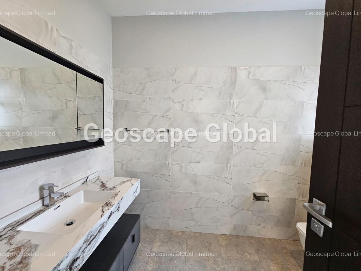 3 Bed Apartment with En Suite in Riverside - 6