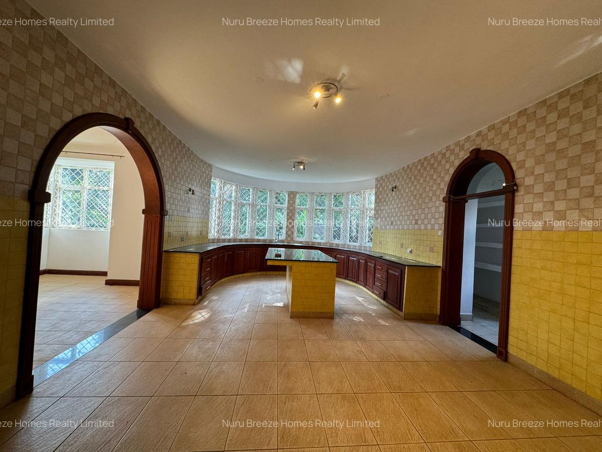 5 Bed Townhouse with En Suite in Rosslyn - 3