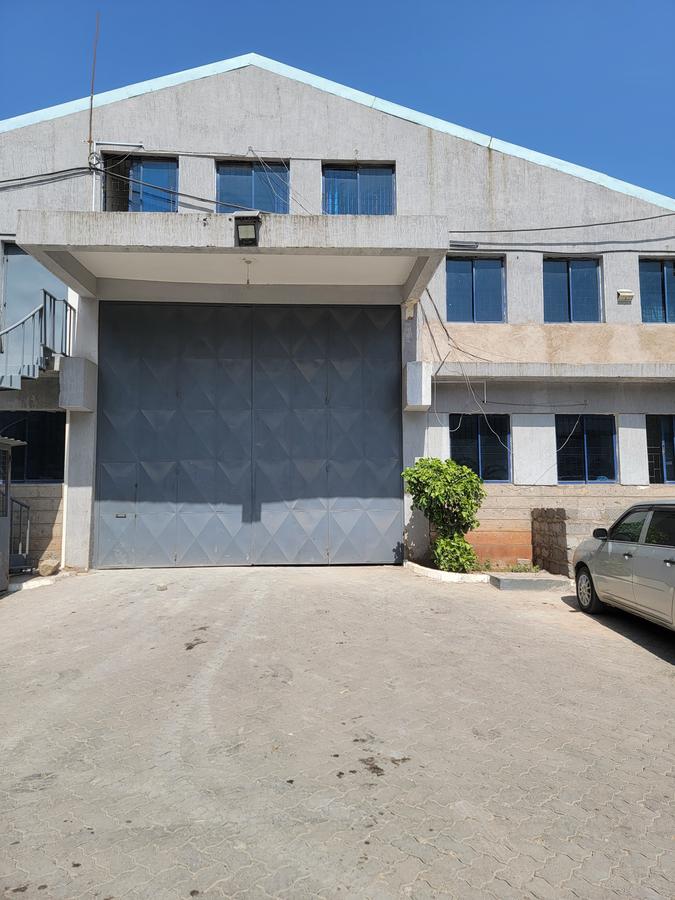 9,000 ft² warehouse with parking in syokimau