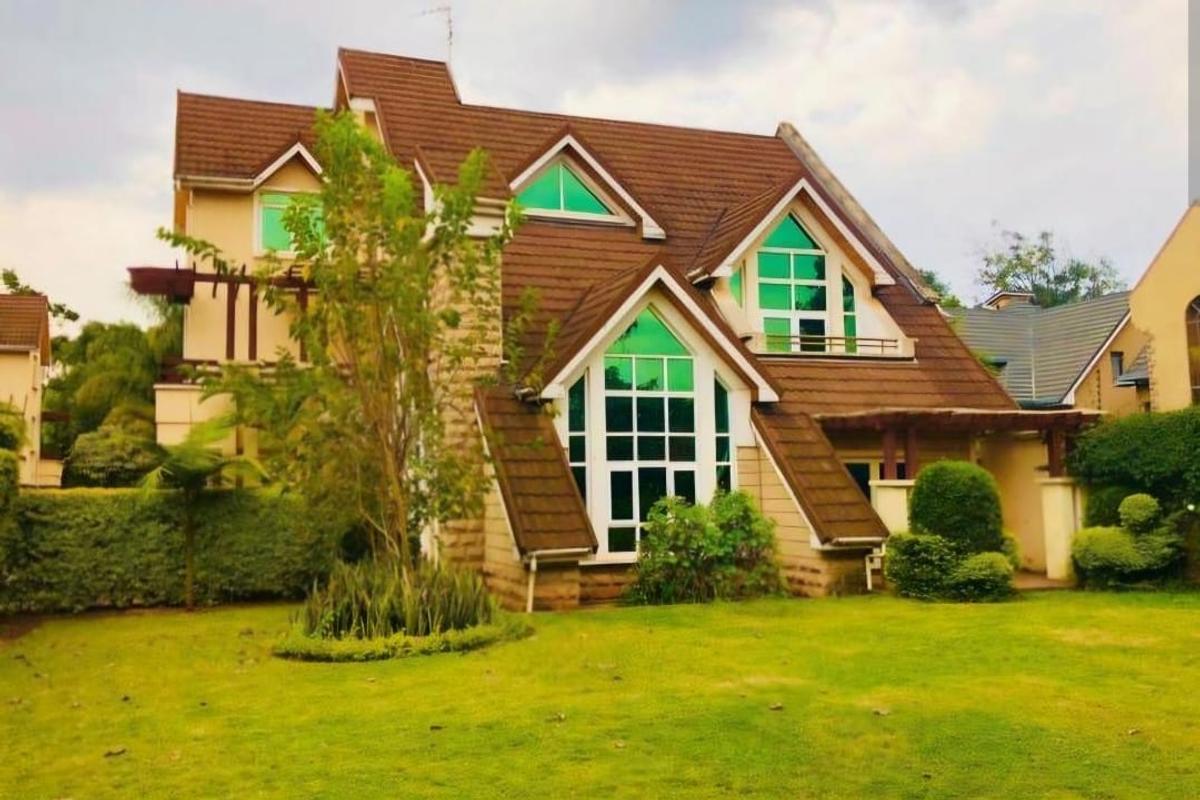 5 Bed Villa with En Suite at Lavington - 1