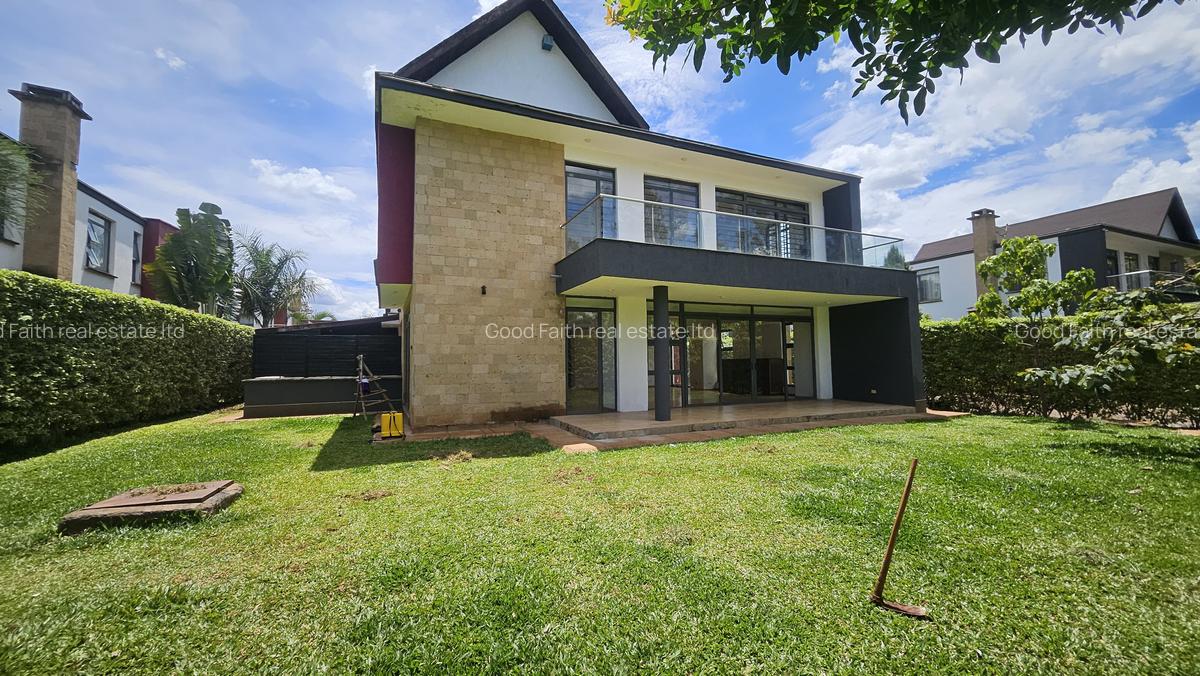 4 Bed House with En Suite in Garden Estate - 3