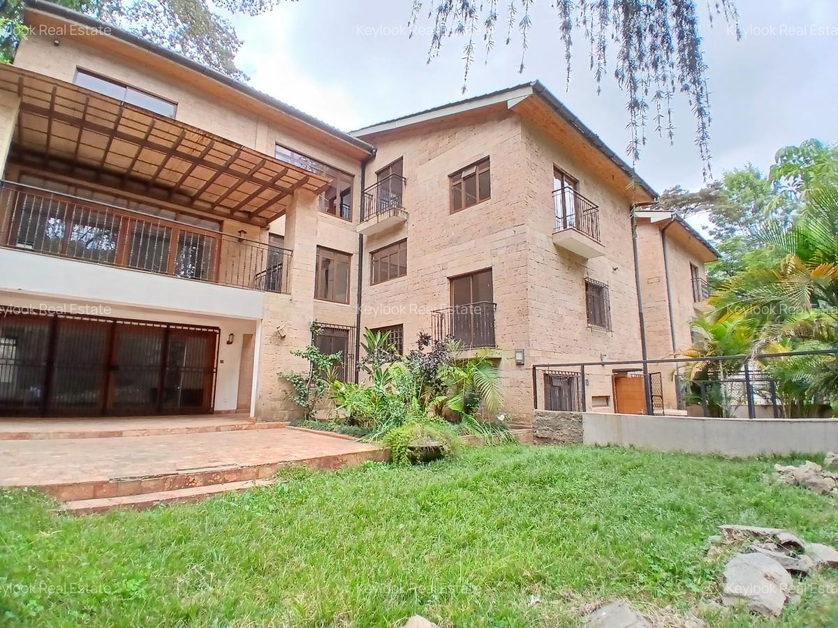 5 Bed Townhouse with En Suite at Lavington - 1