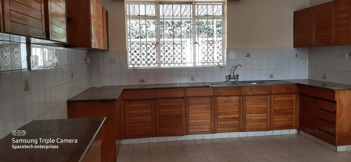 5 Bed Townhouse with En Suite in Kyuna - 7