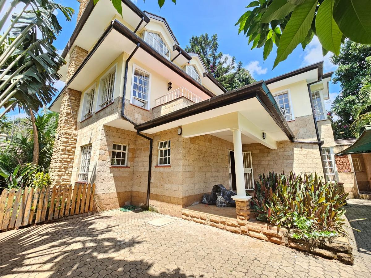 5 Bed House with En Suite in Lavington - 20