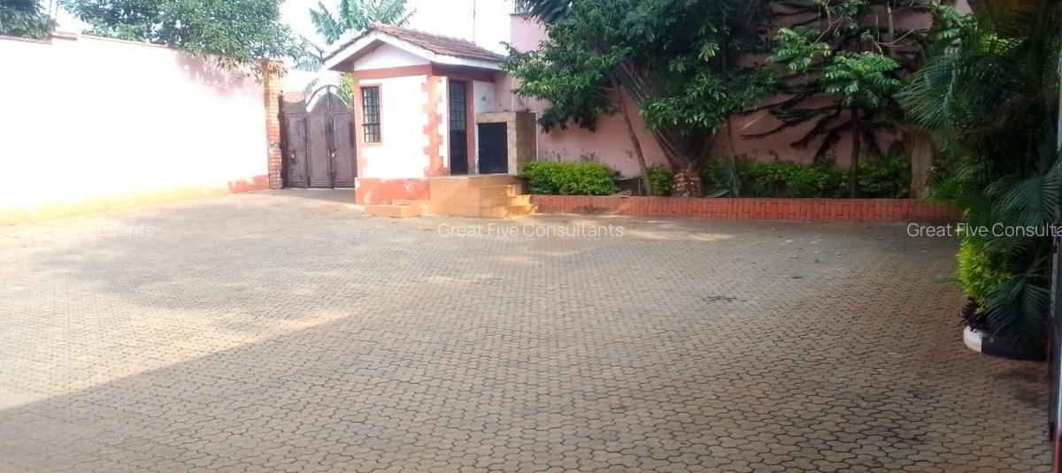 5 Bed Villa with En Suite in Runda - 2