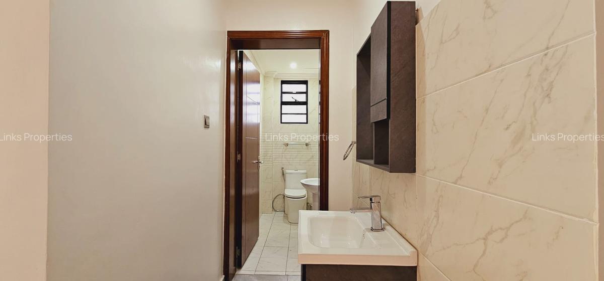 5 Bed Townhouse with En Suite at Kerarapon Road - 11