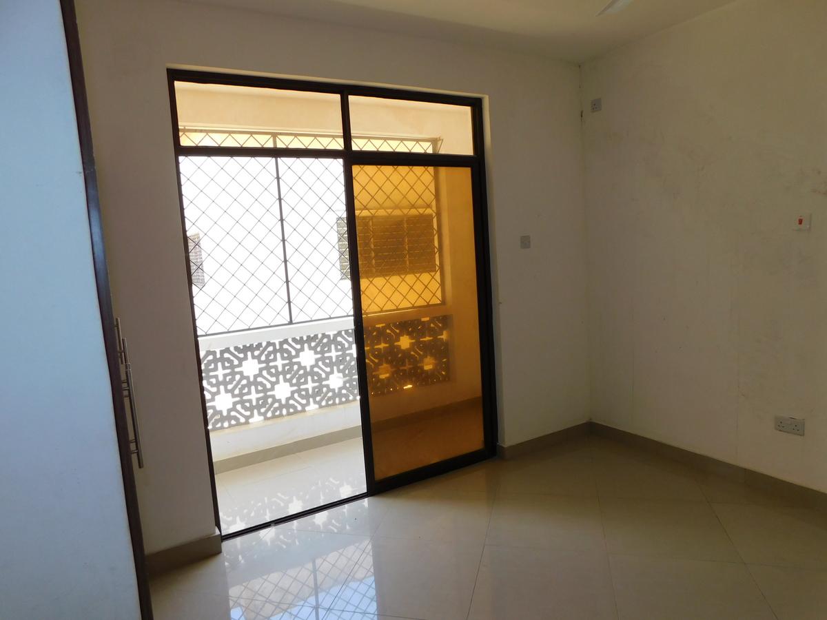 3 Bed Apartment with En Suite at Beach Road - 14