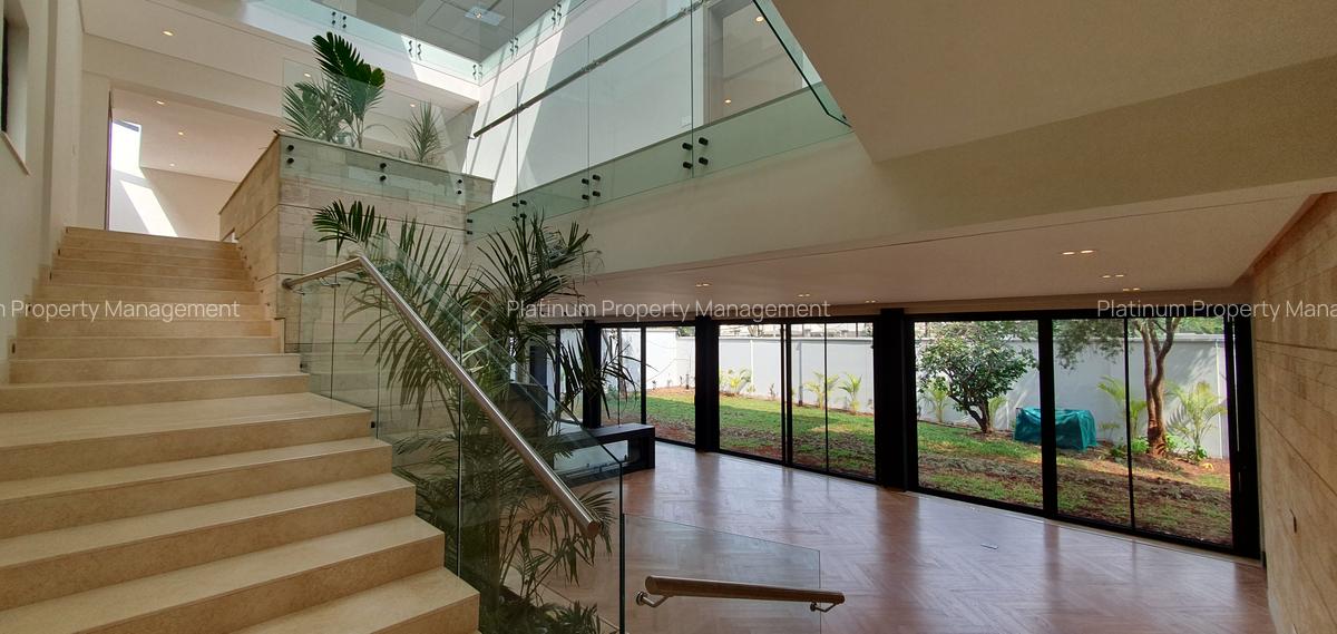 5 Bed Villa with En Suite in Westlands Area - 9