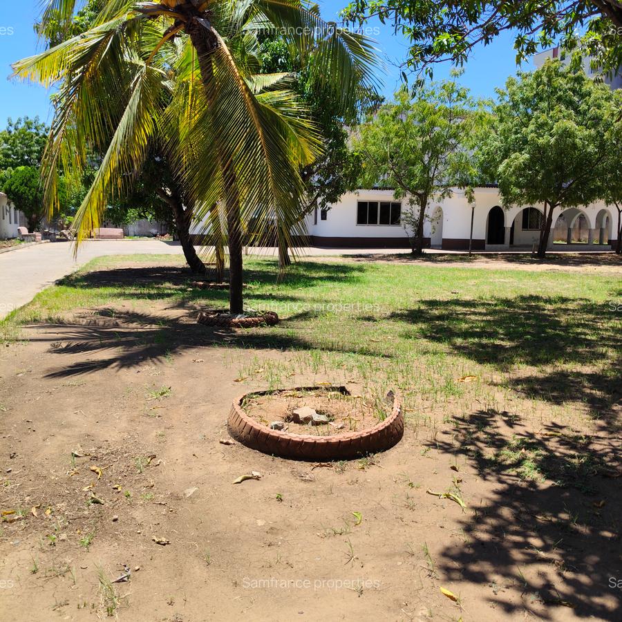 1 ac Commercial Property with Service Charge Included at 3Rd Avanue - 9