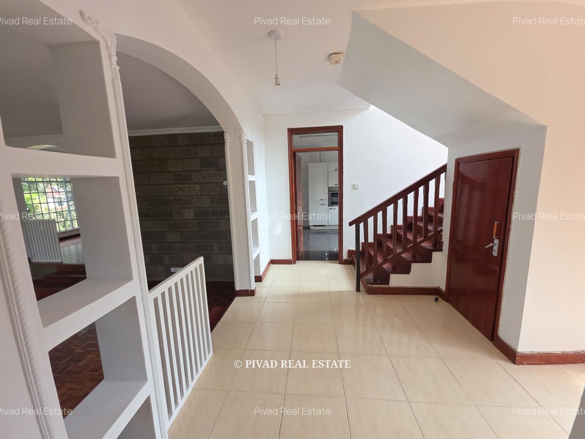 4 Bed House with Swimming Pool in Rosslyn - 11