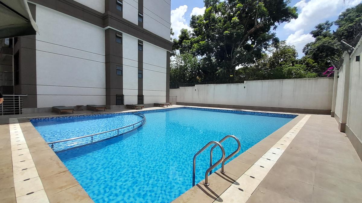 3 Bed Apartment with En Suite at Riverside Dr - 1