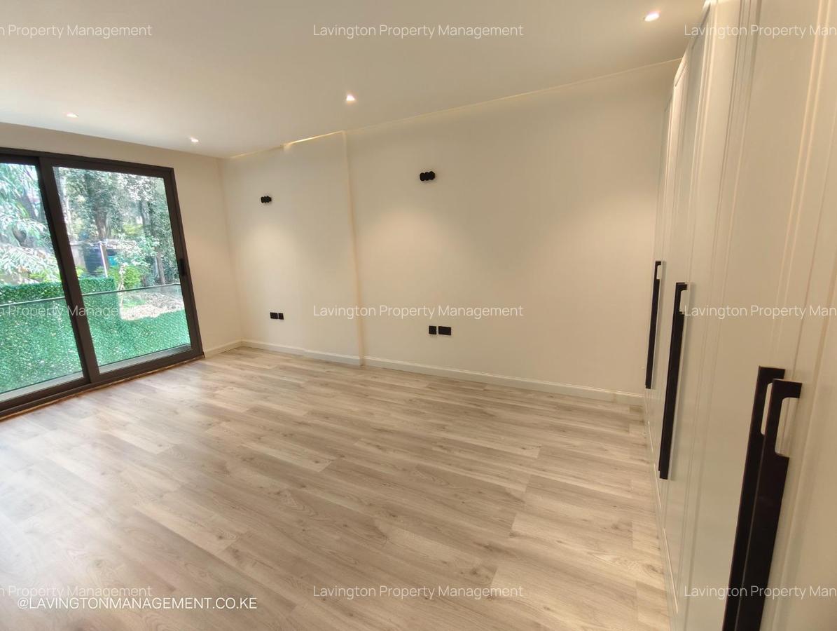 5 Bed Villa with En Suite at Lavington Green - 9
